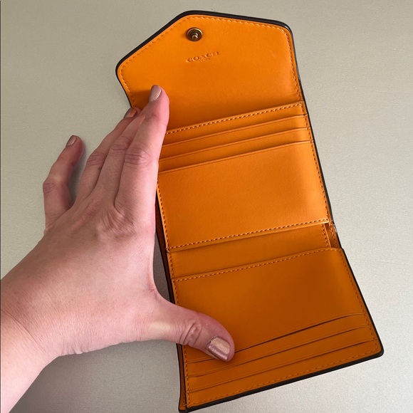 Coach Small Wyn Wallet / Papaya - Picture 7 of 14